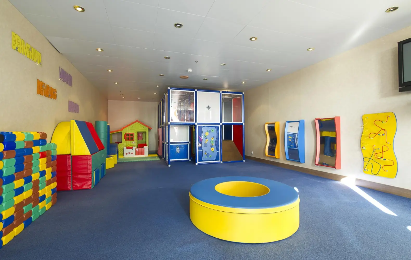 mu_14_mini-club-(4).jpg