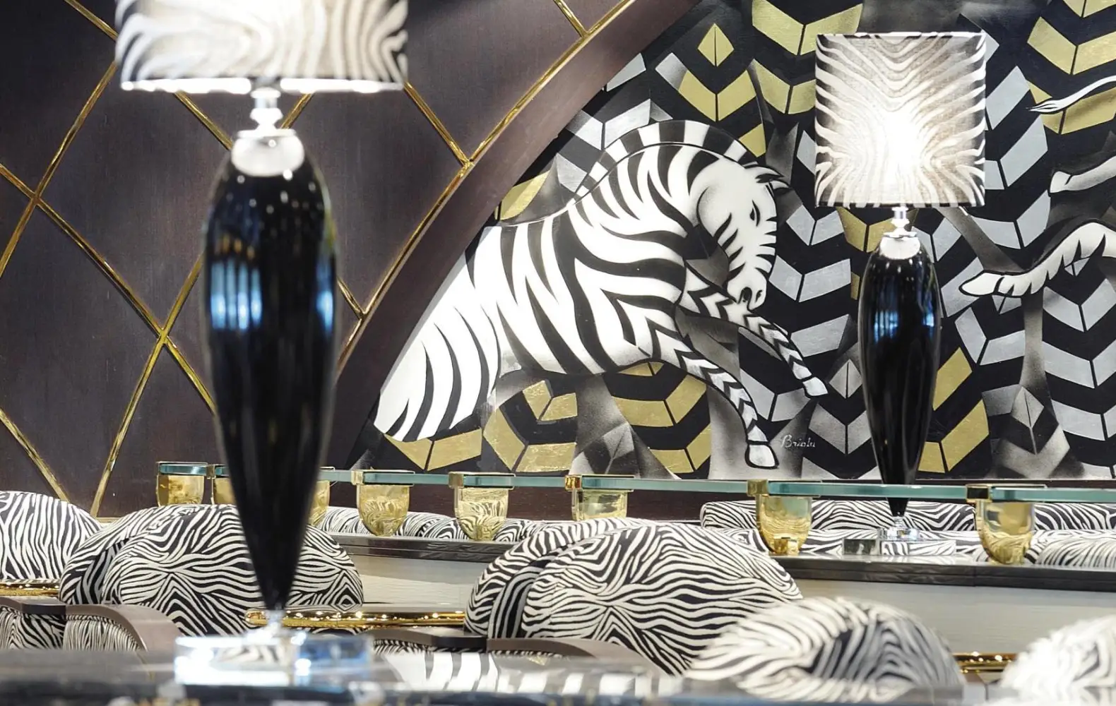 po_06_the-zebra-bar-(3).jpg