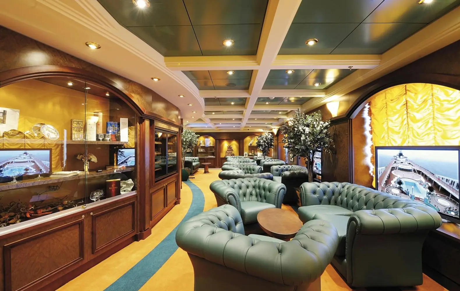 po_07_the-hitchcock-lounge-cigar-room-(2).jpg