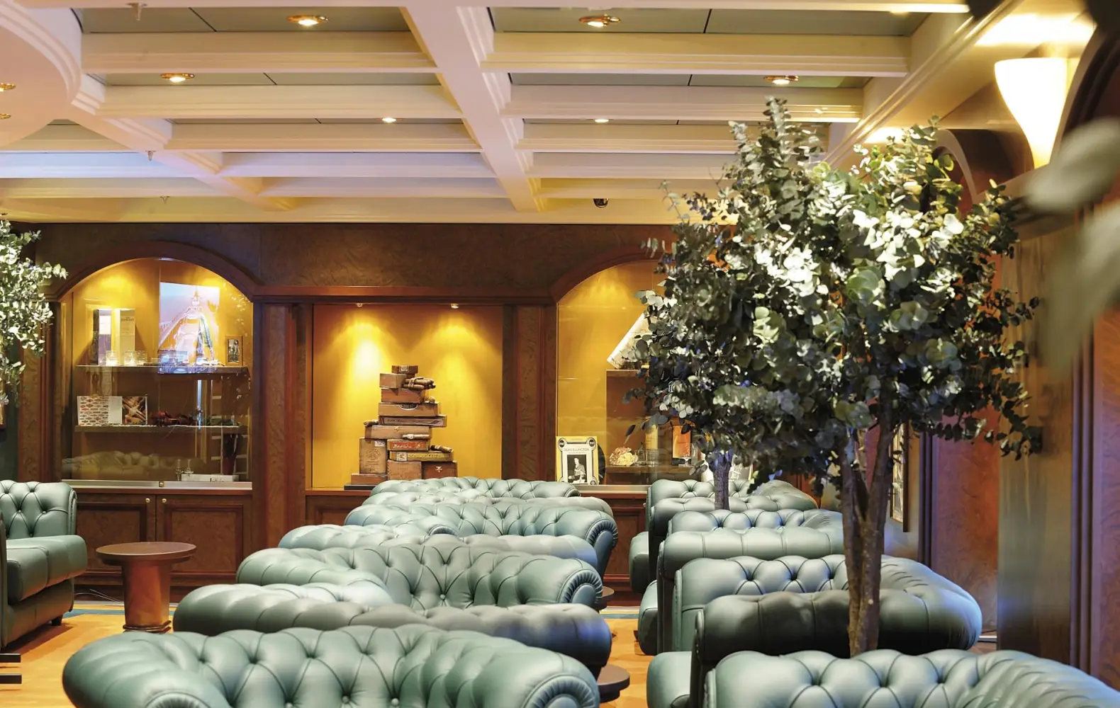 po_07_the-hitchcock-lounge-cigar-room-(3).jpg