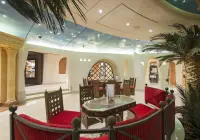 pr_06_phoenician-plaza-(2).jpg