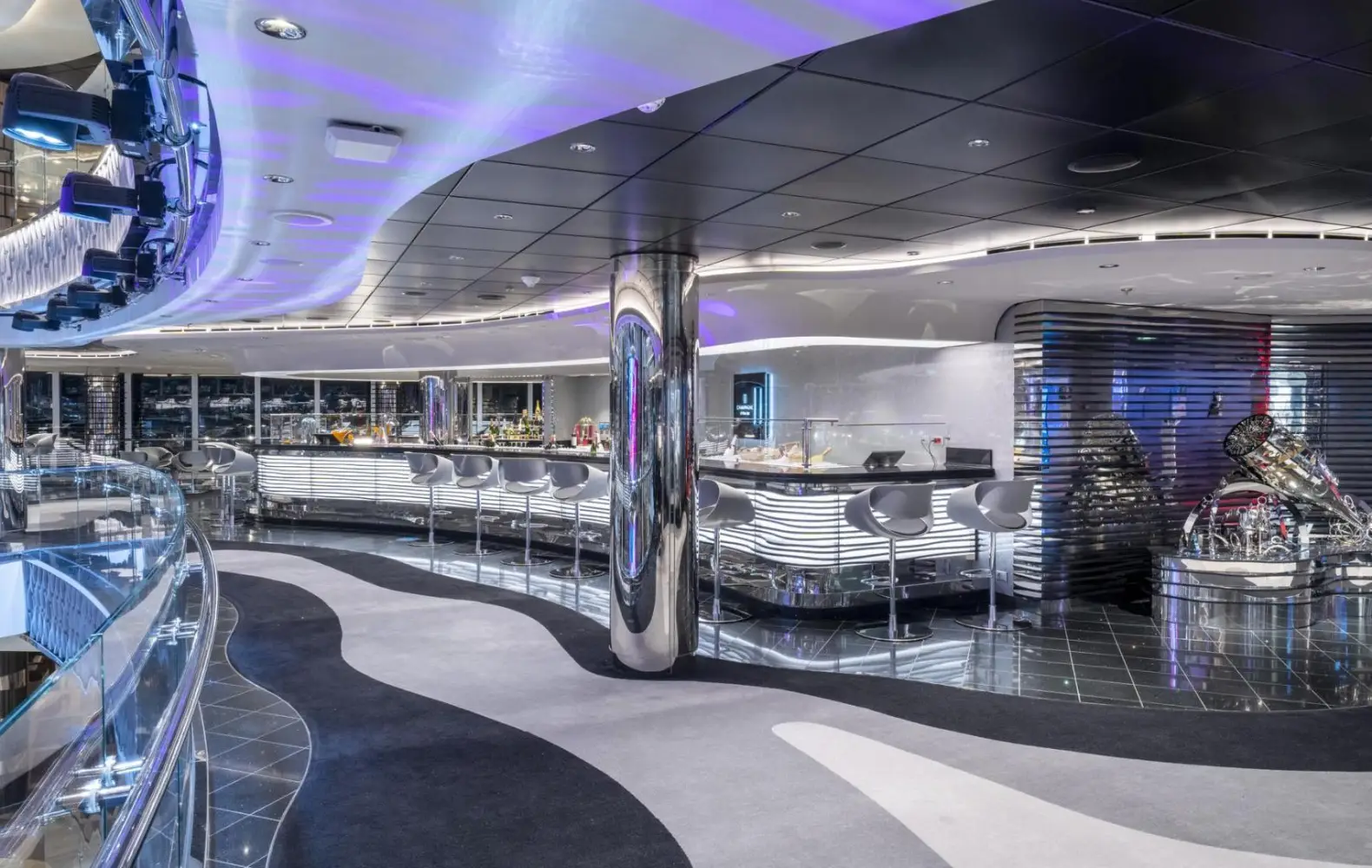 sc_07_champagne-and-wine-bar-(2).jpg
