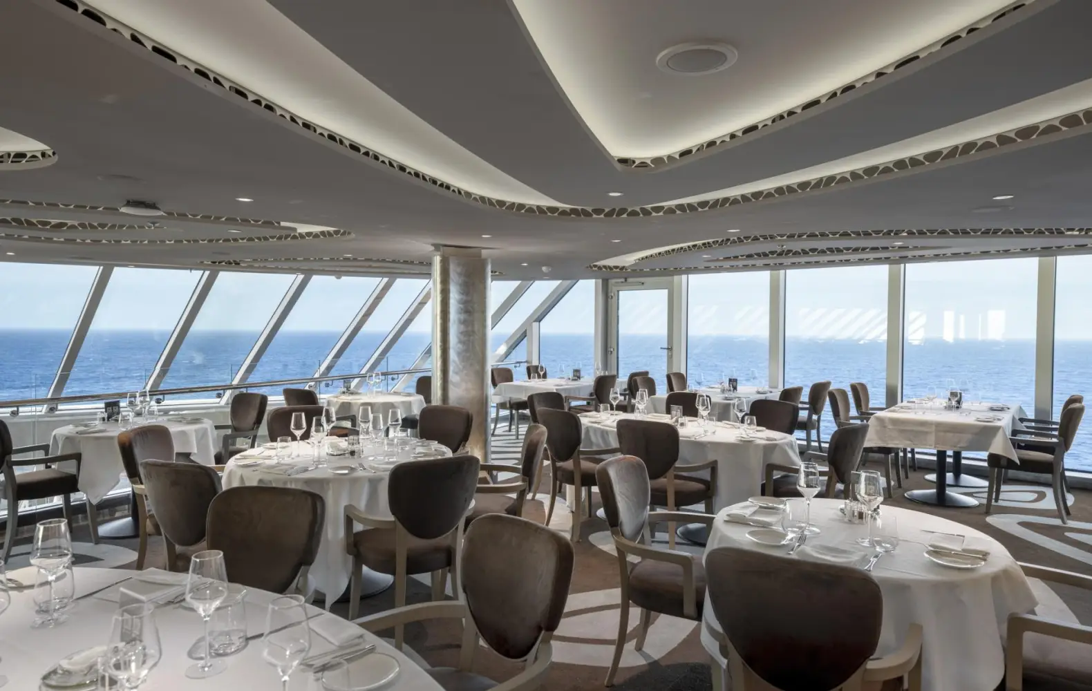 sc_18_msc-yacht-club-restaurant-(3).jpg