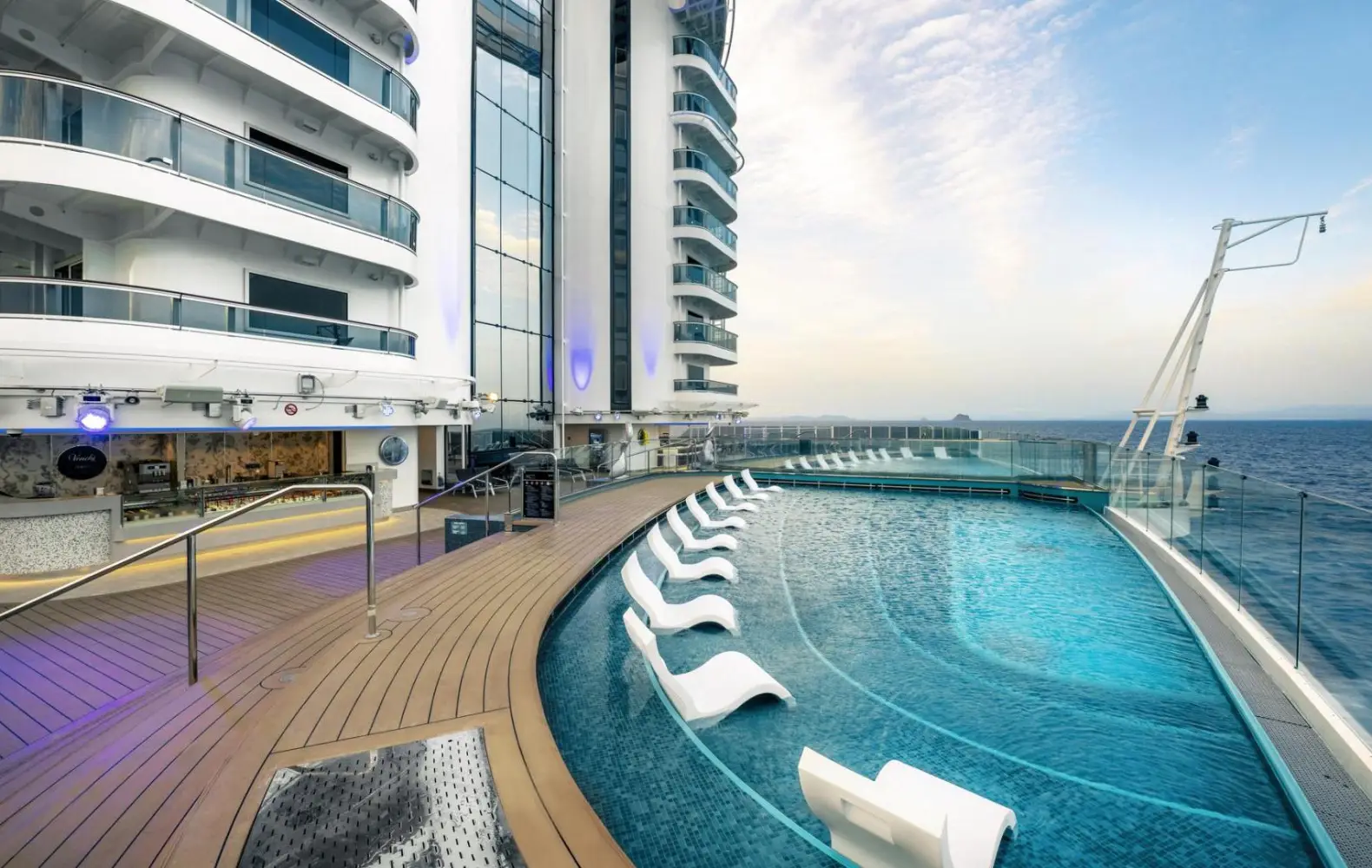 sc_08_infinity-pool-(5).jpg