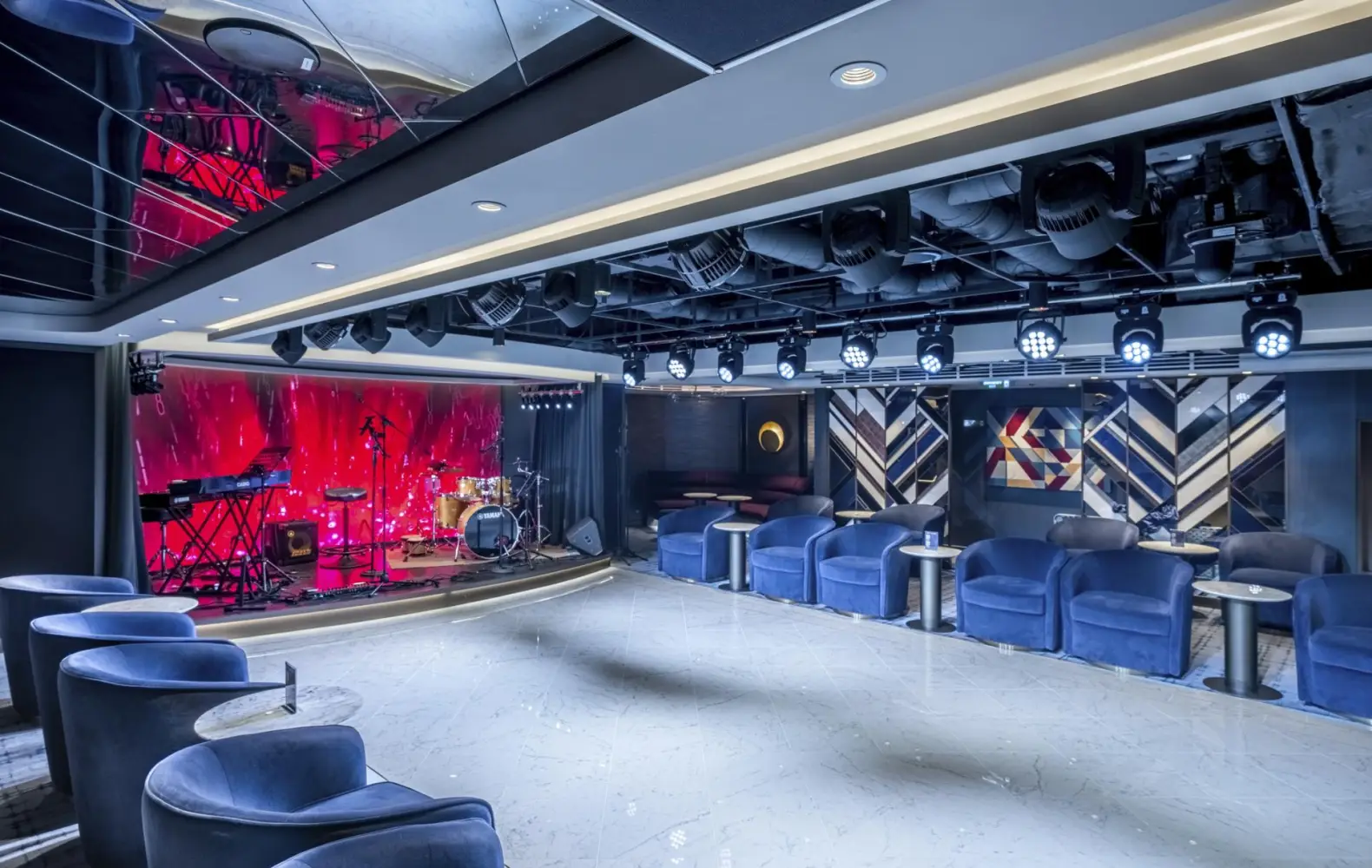 sc_08_uptown-lounge-(2).jpg