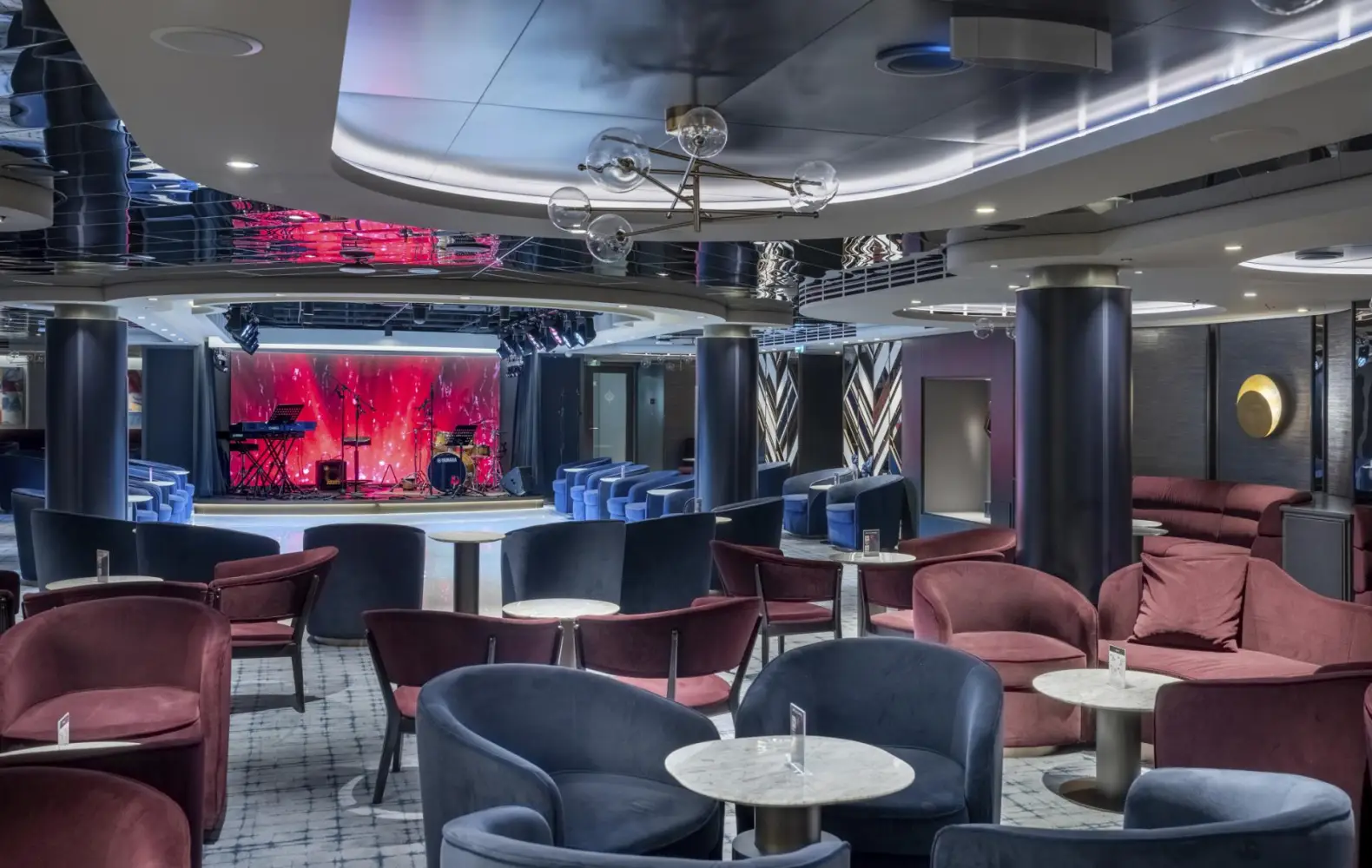 sc_08_uptown-lounge-(3).jpg