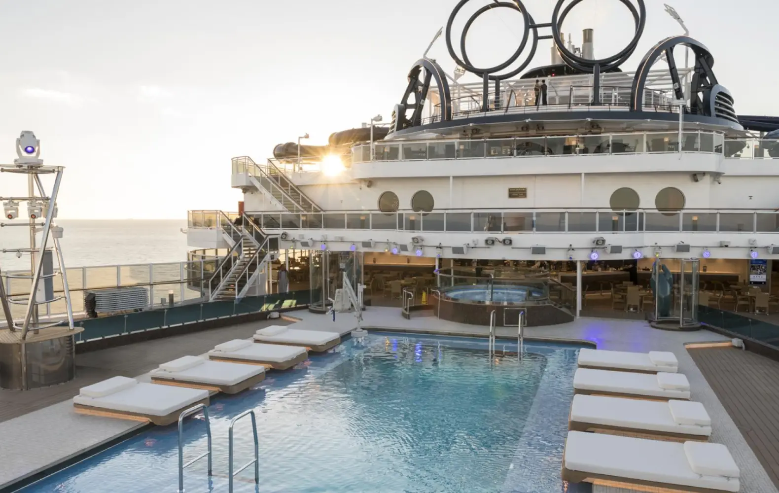 se_16_miami-beach-pool-(2).jpg