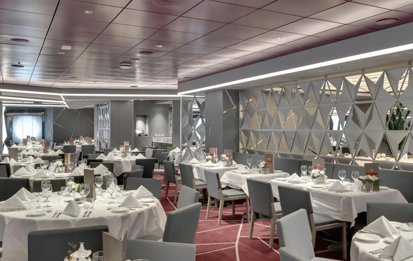sv_06_silver-dolphin-restaurant-(2).jpg