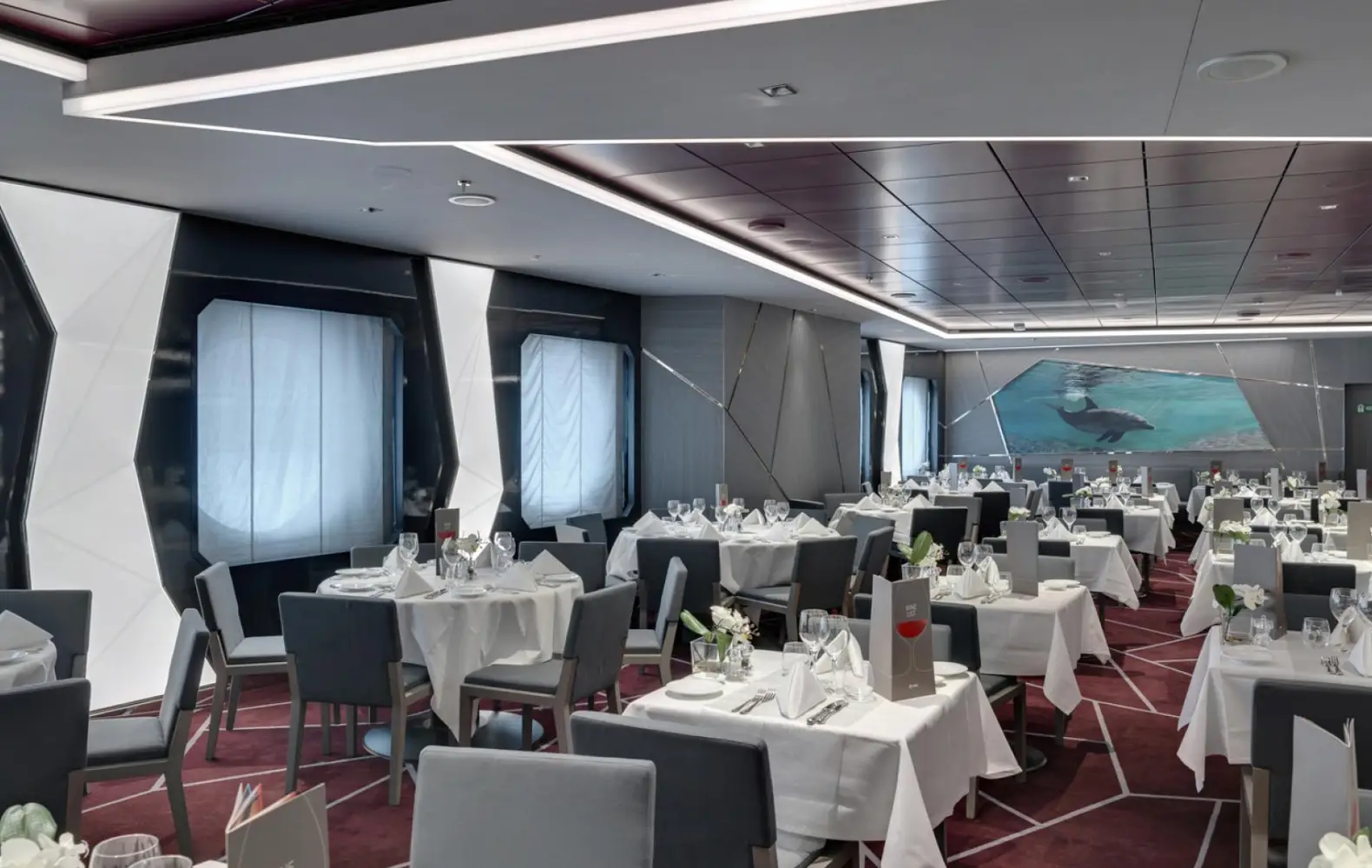 sv_06_silver-dolphin-restaurant-(3).jpg