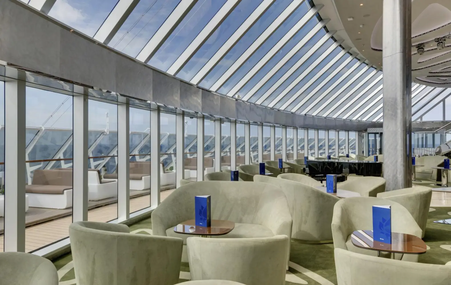 sv_16_top-sail-lounge-(3).jpg