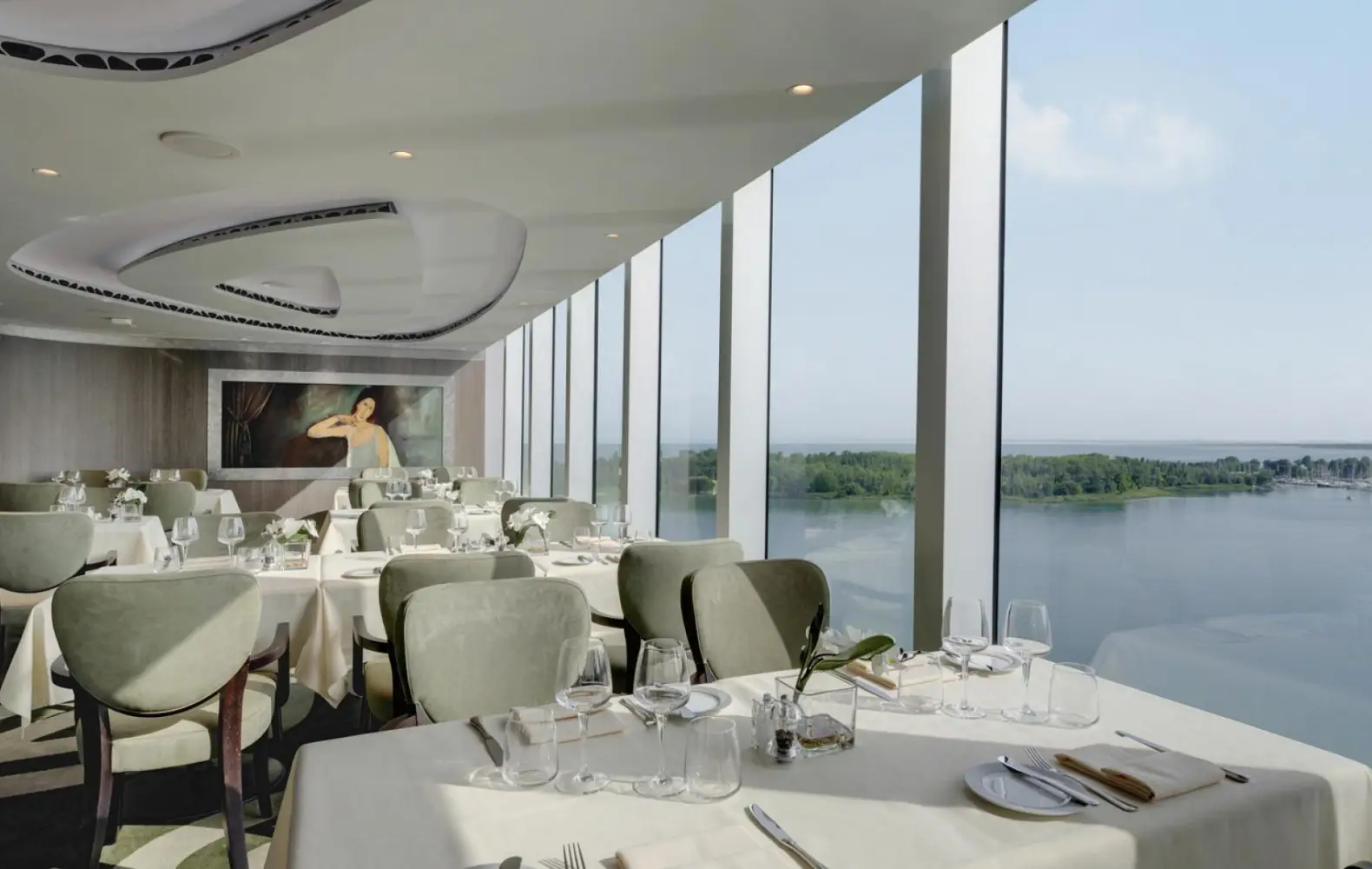 sv_18_msc-yacht-club-restaurant-(4).jpg