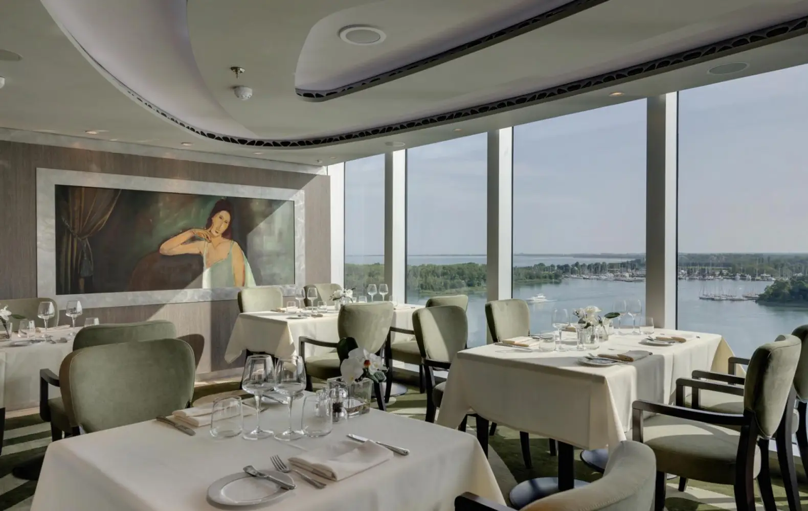 sv_18_msc-yacht-club-restaurant-(5).jpg