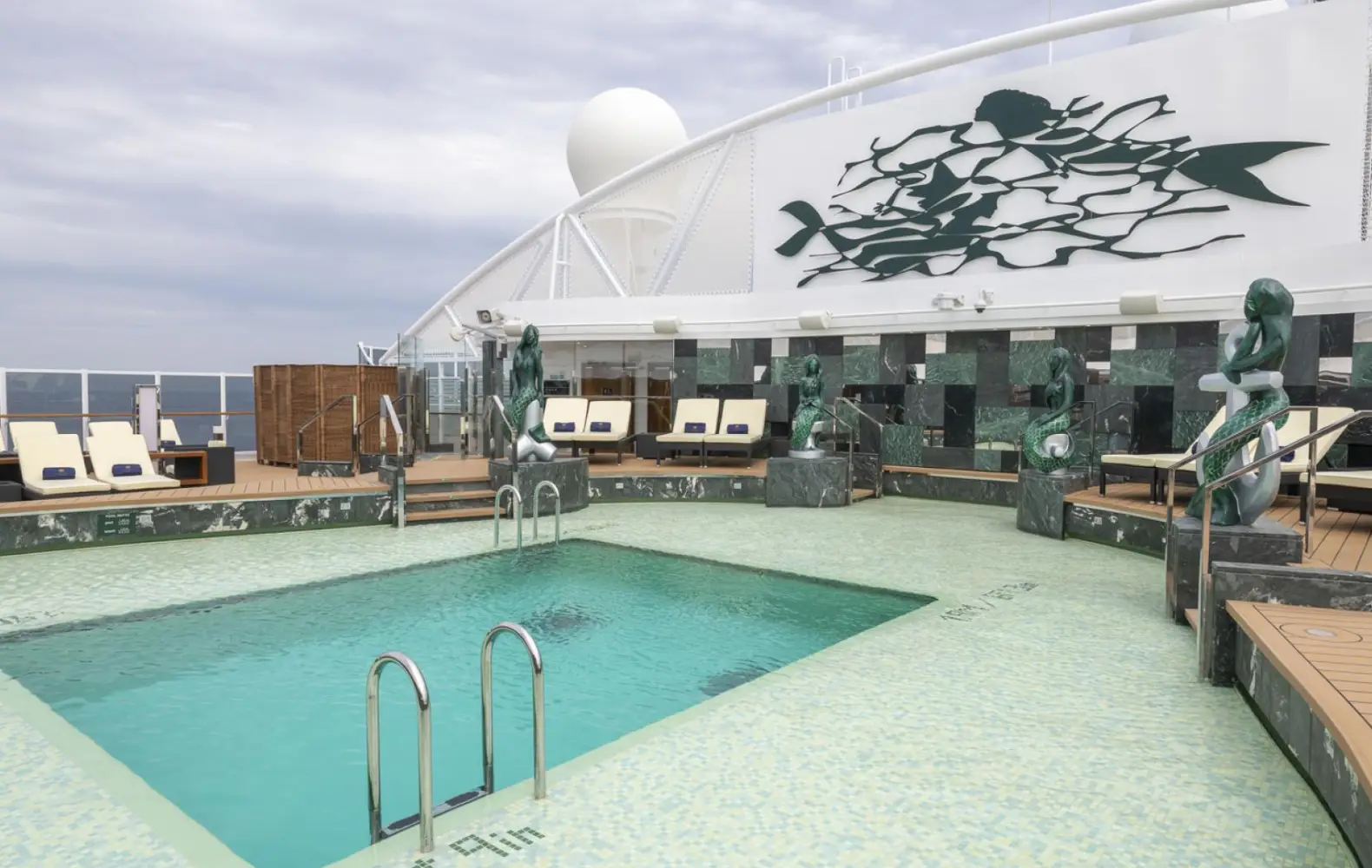 sv_19_msc-yacht-club-pool-(1).jpg