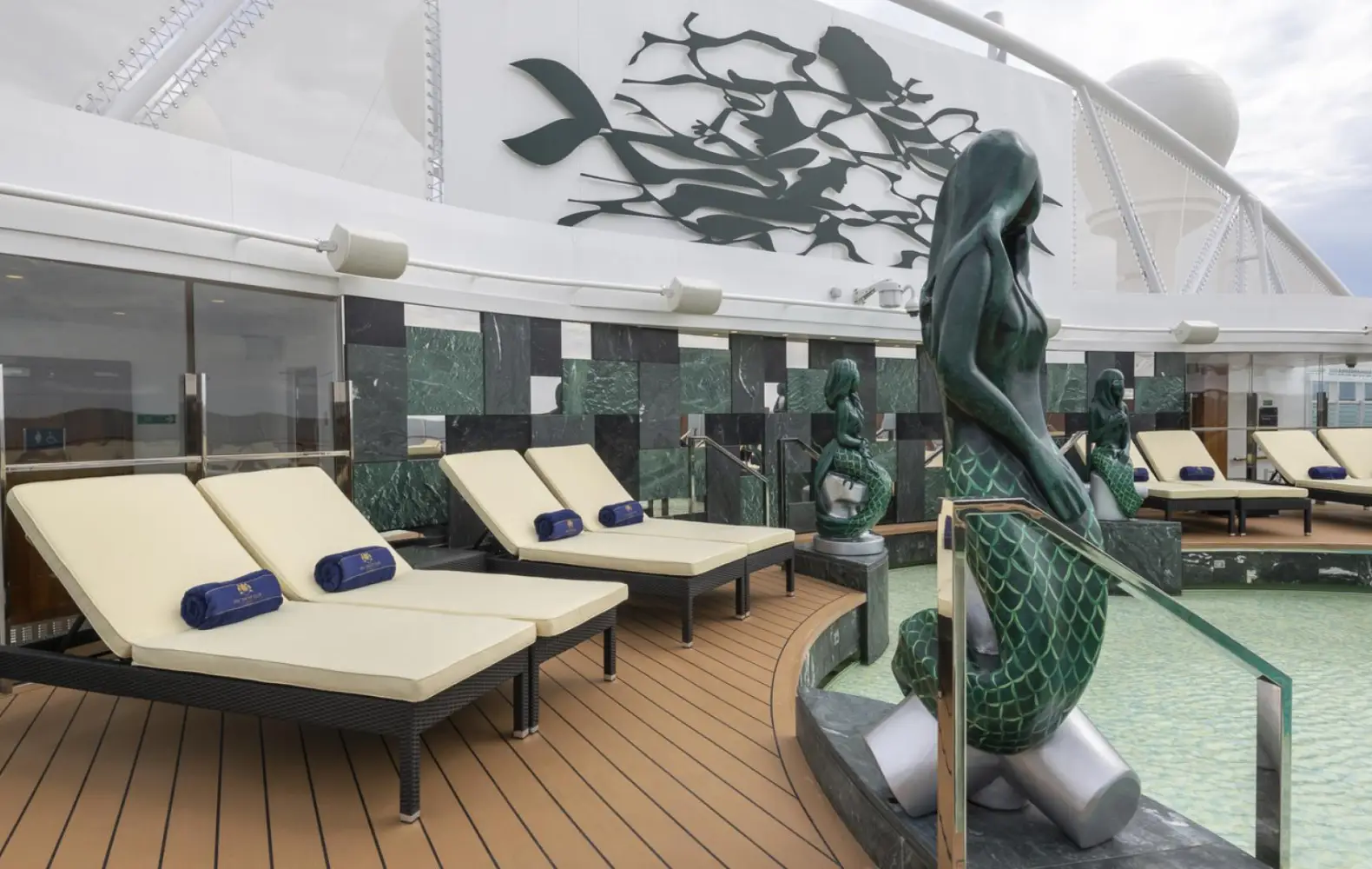 sv_19_msc-yacht-club-pool-(3).jpg