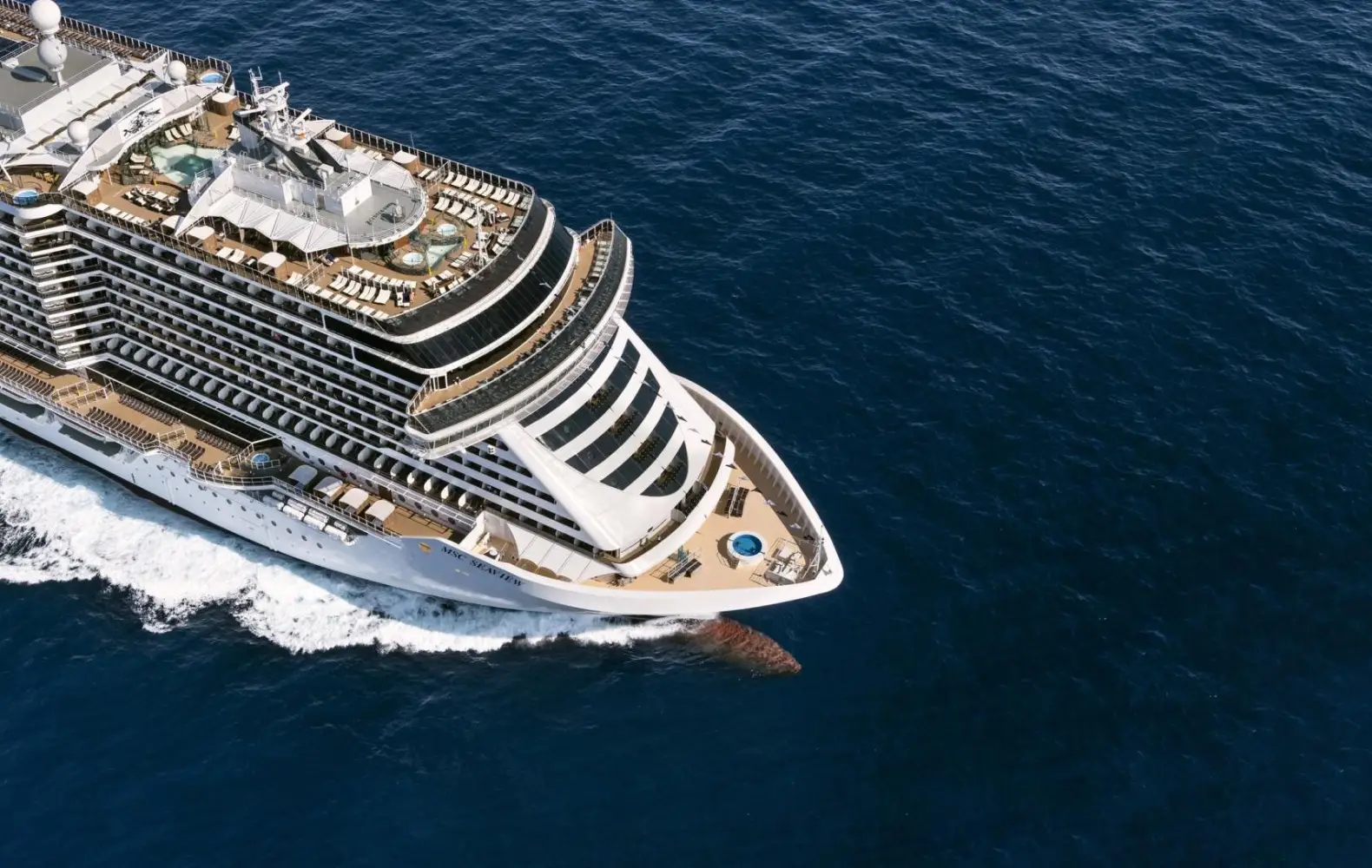 sv_19_msc-yacht-club-pool.jpg