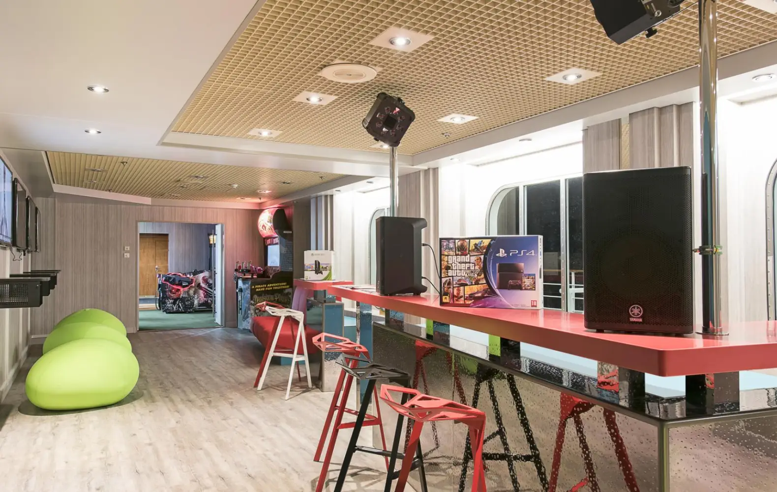 sx_06_teen-club-(2).jpg