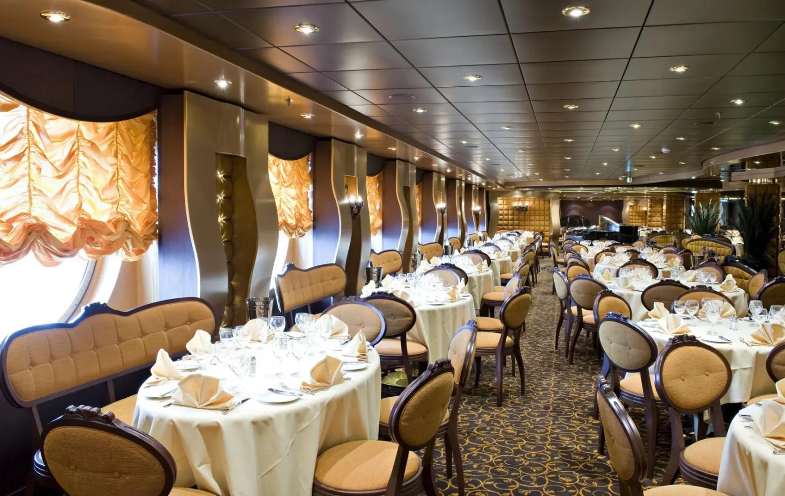 sp_05-06_la-reggia-restaurant-(10).jpg