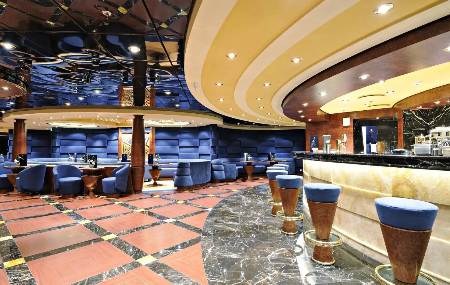 sp_15_top-sail-lounge-(6).jpg
