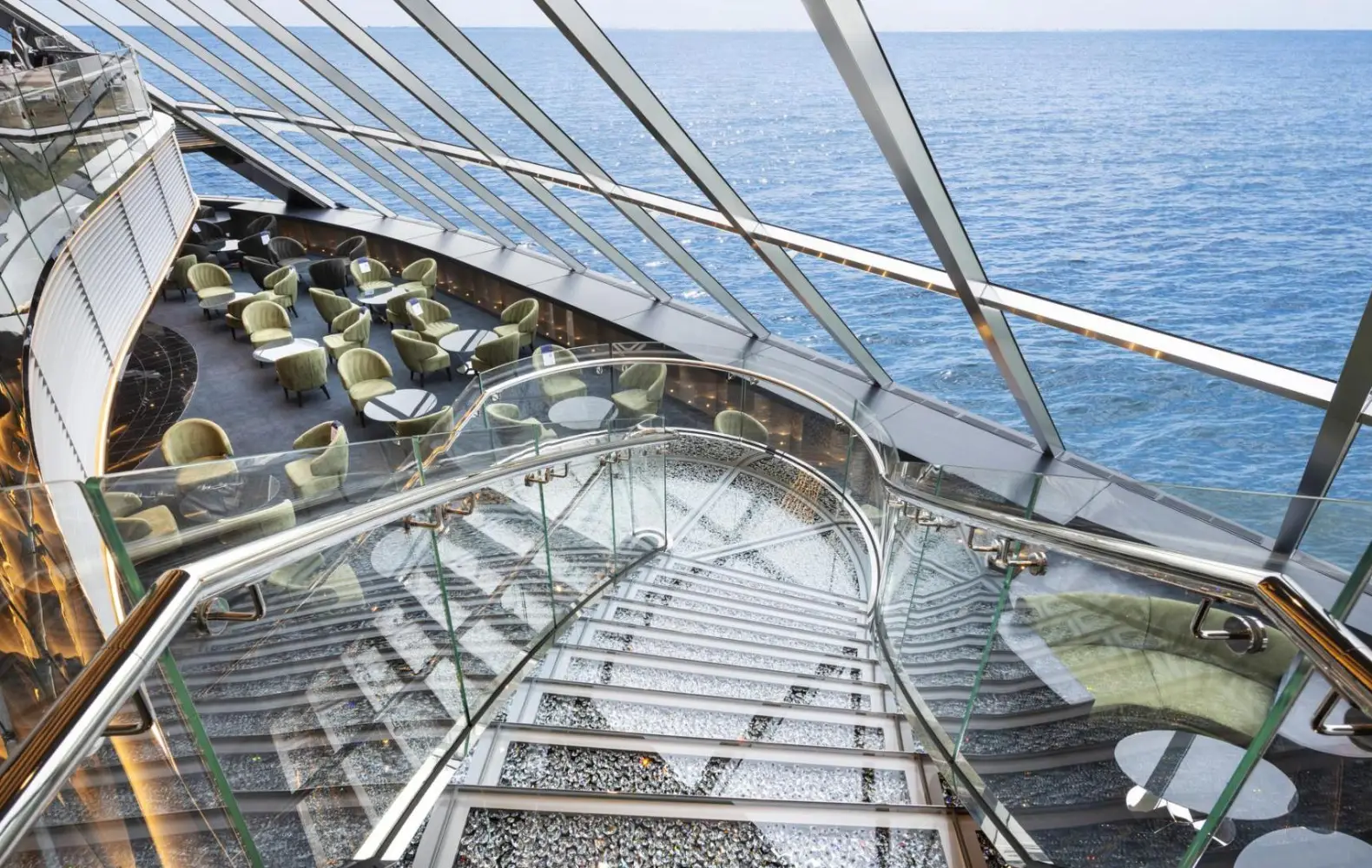 vi_16_top-sail-lounge-(2).jpg