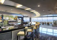 vi_16_top-sail-lounge-(4).jpg