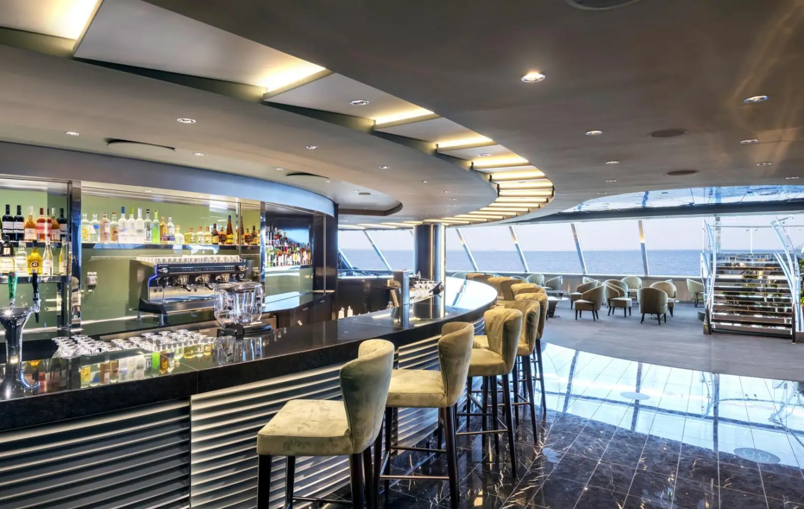 vi_16_top-sail-lounge-(4).jpg