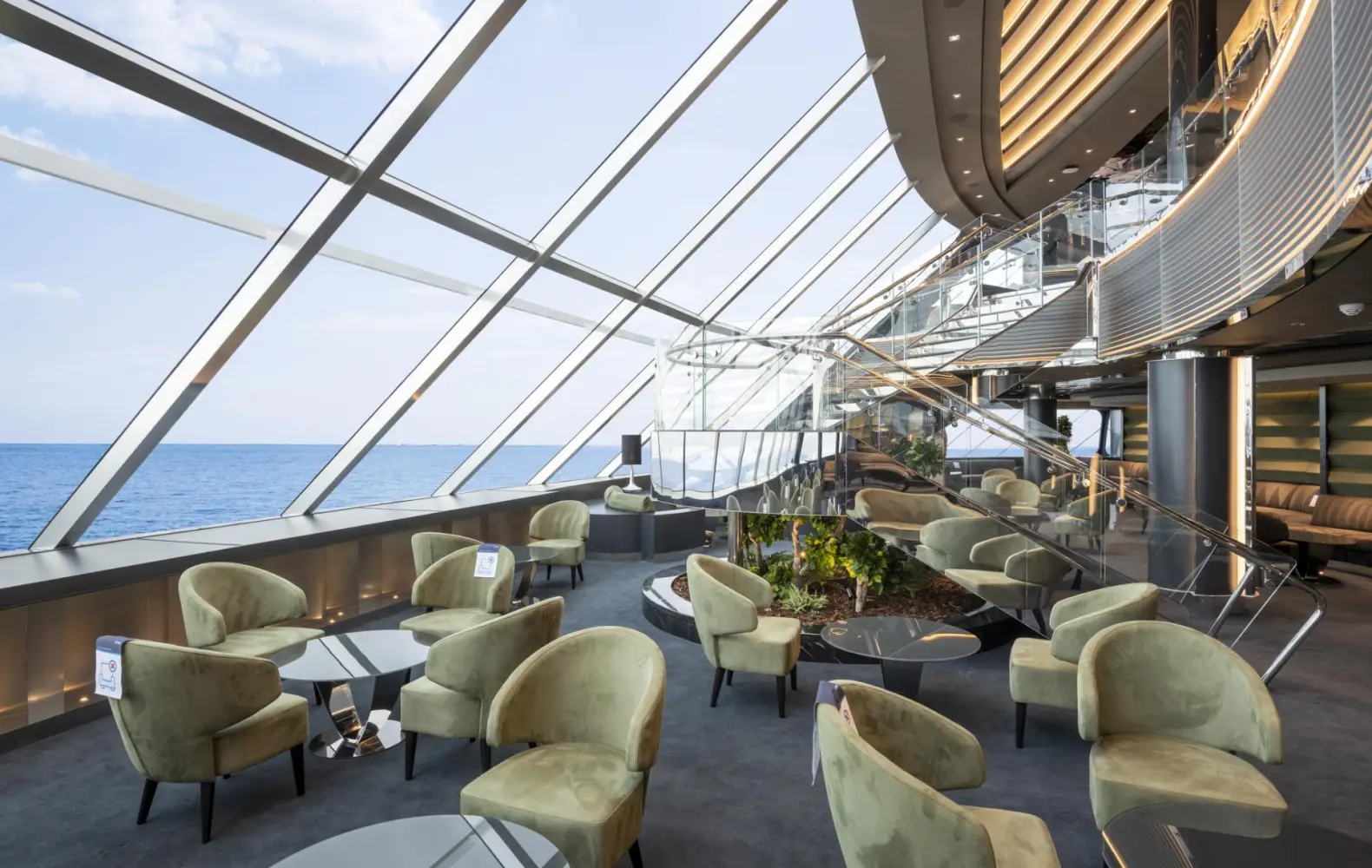 vi_16_top-sail-lounge-(6).jpg