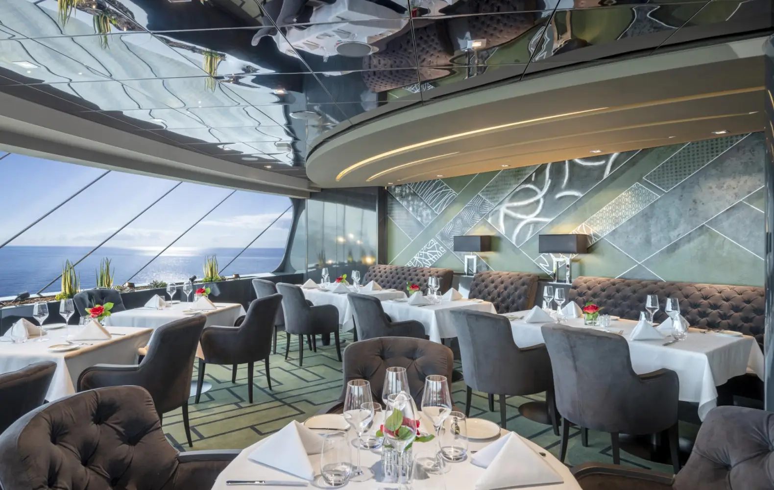 vi_18_msc-yacht-club-restaurant-(2).jpg