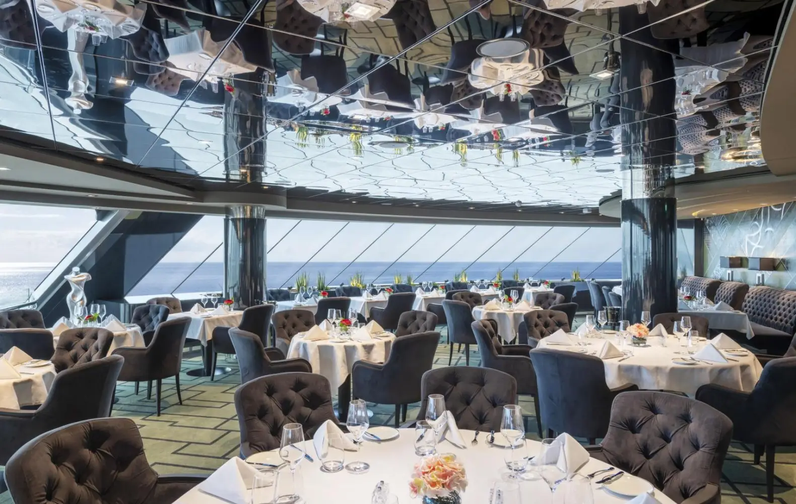 vi_18_msc-yacht-club-restaurant-(3).jpg