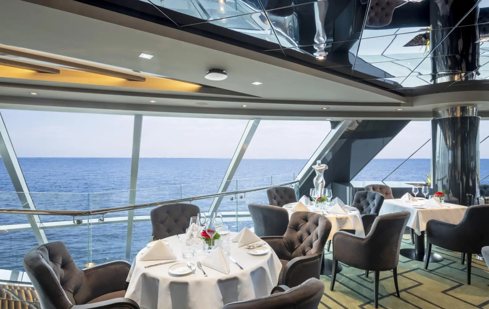vi_18_msc-yacht-club-restaurant-(5).jpg