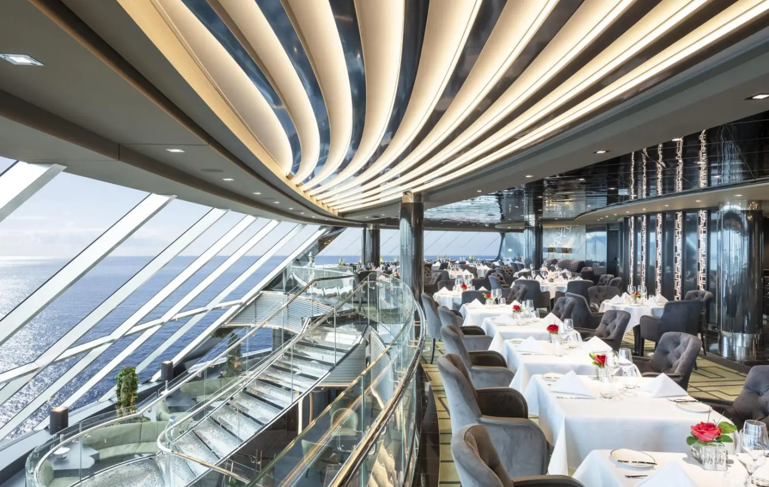 vi_18_msc-yacht-club-restaurant-(6).jpg