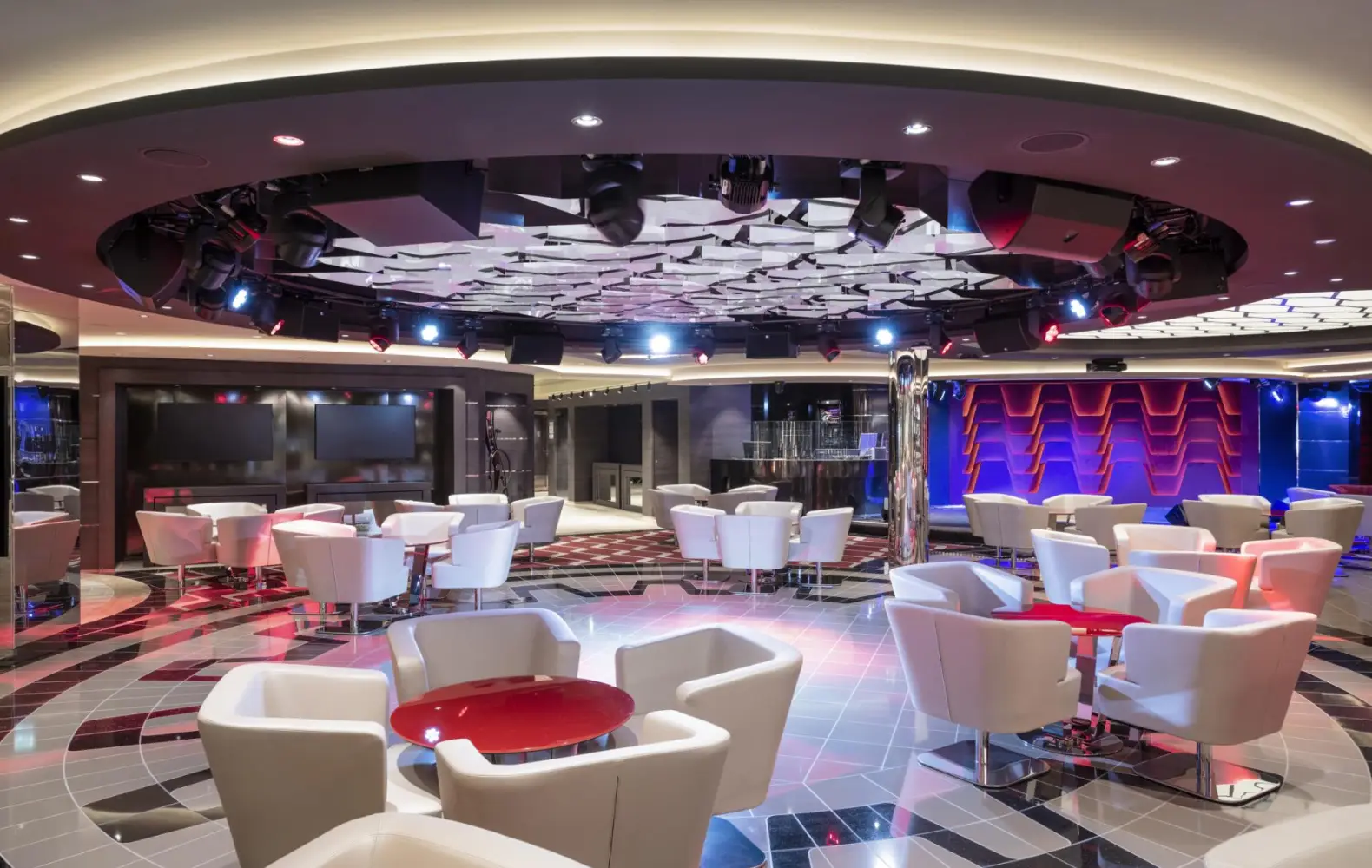 vi_06_virtuosa-bar-and-lounge-(1).jpg