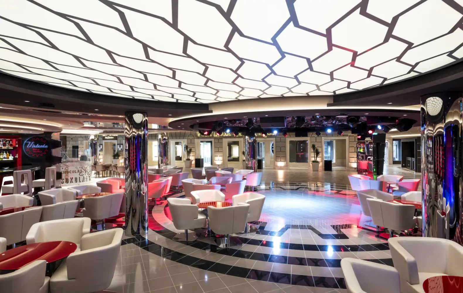 vi_06_virtuosa-bar-and-lounge-(3).jpg