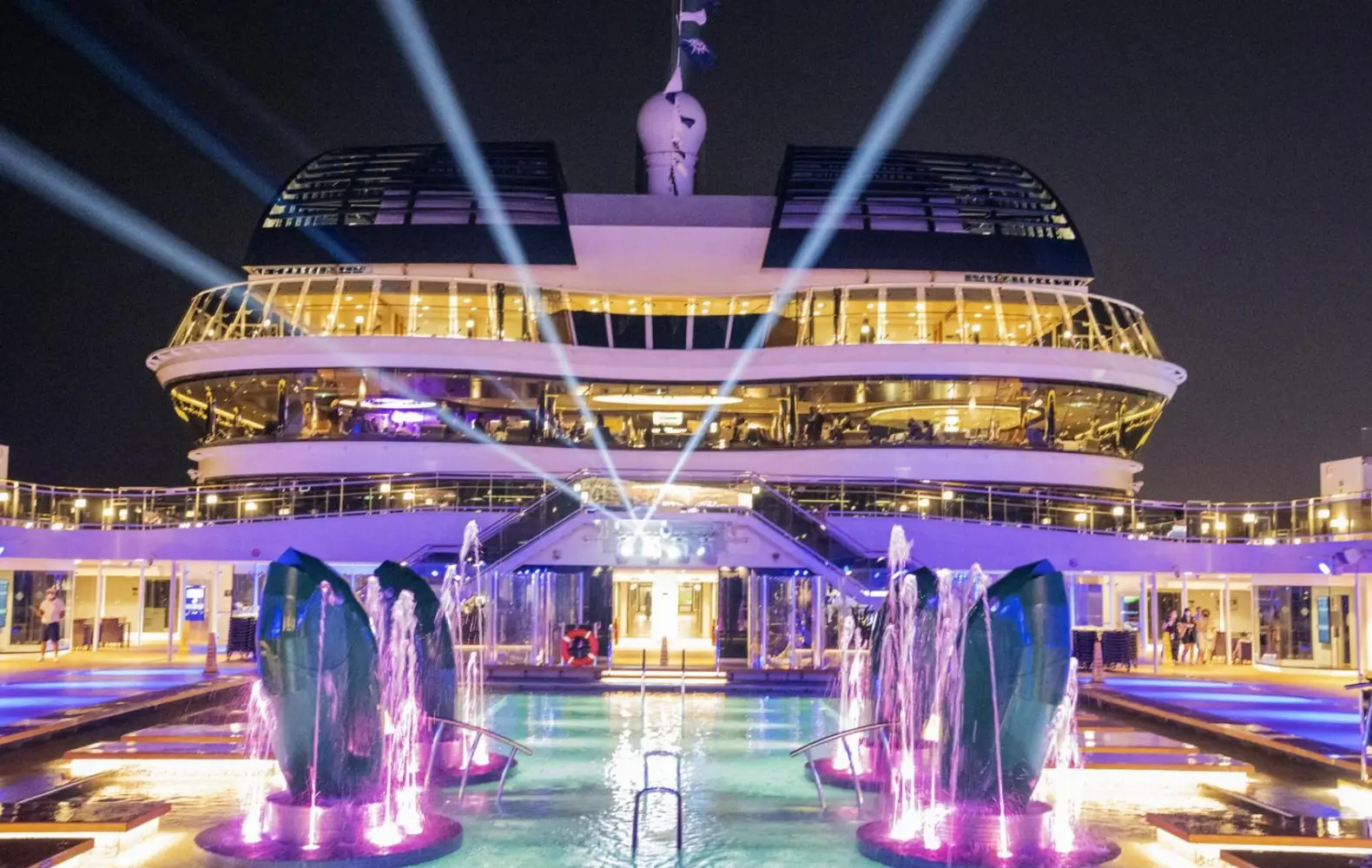 vi_15_atmosphere-pool-(1).jpg