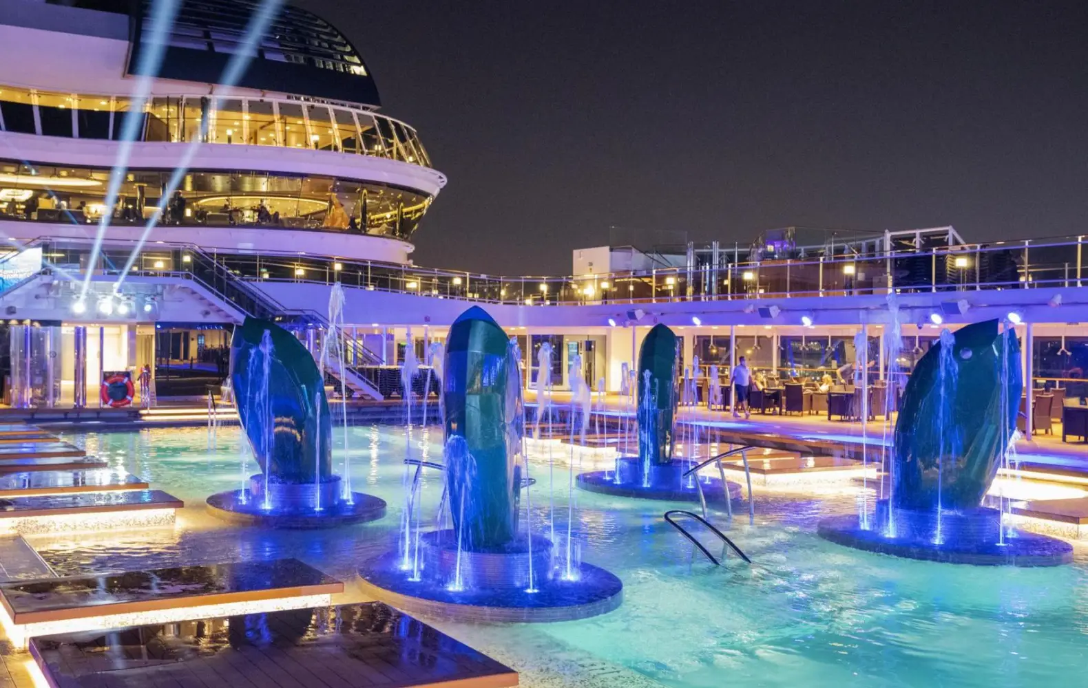 vi_15_atmosphere-pool-(4).jpg
