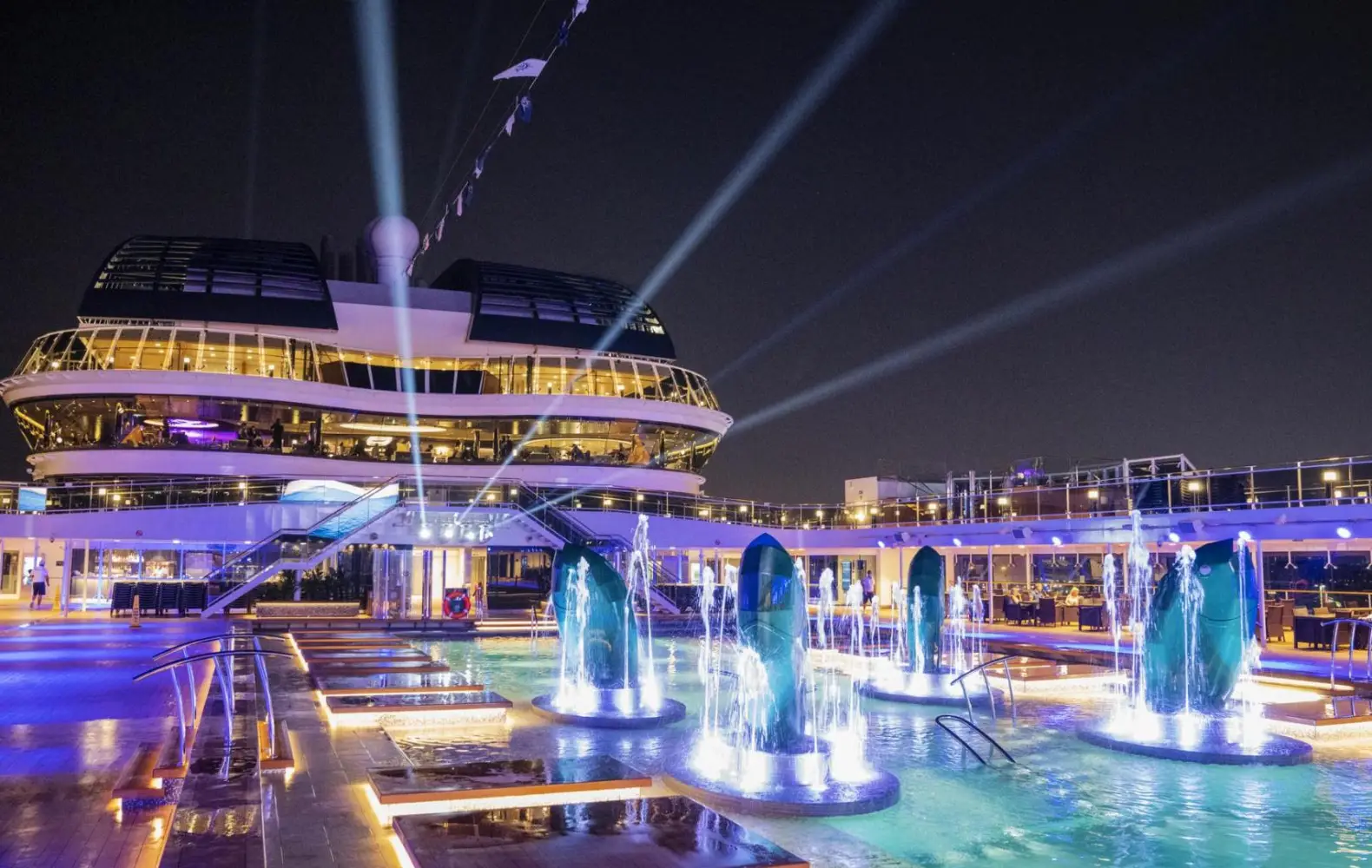 vi_15_atmosphere-pool-(6).jpg