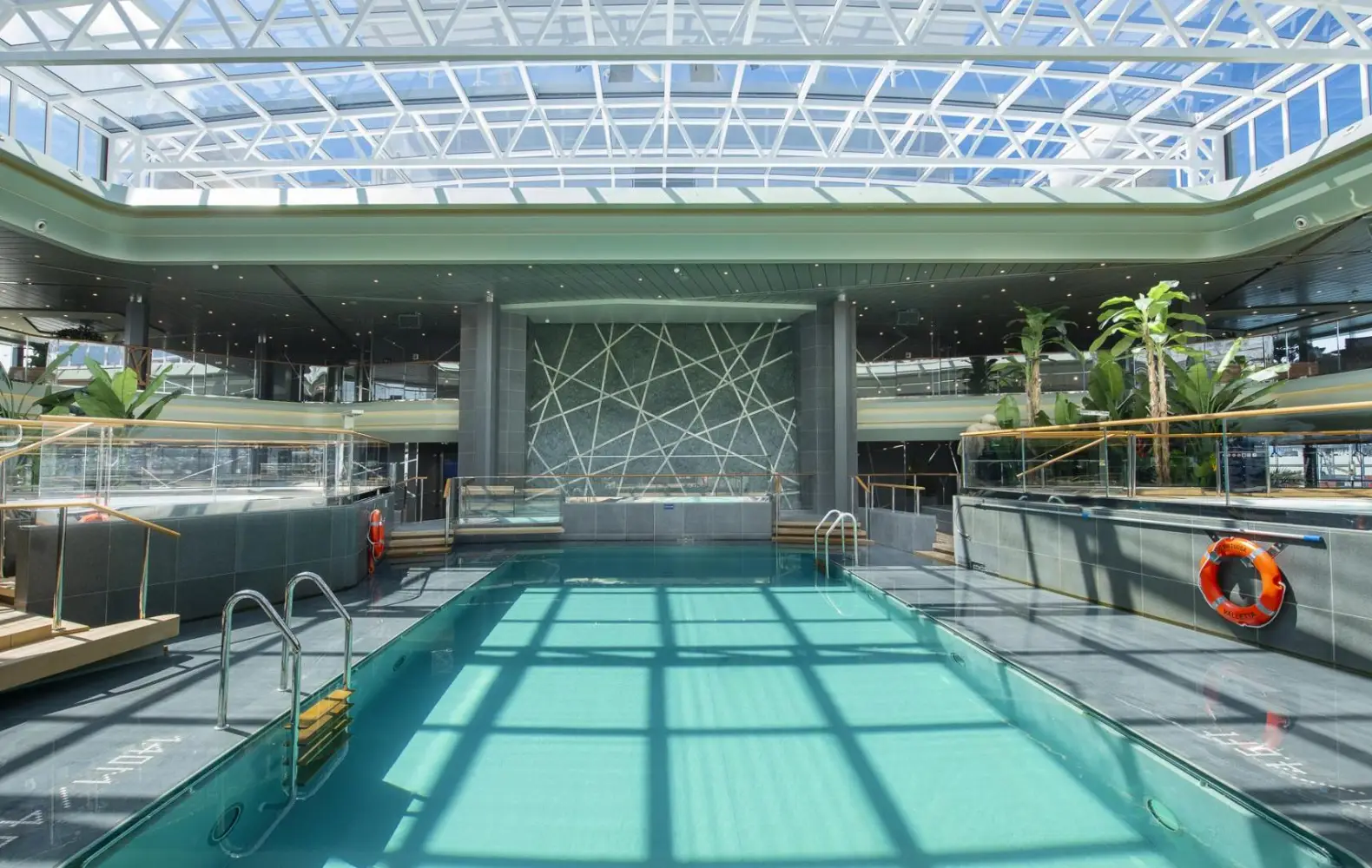 vi_15_tropical-pool-(1).jpg