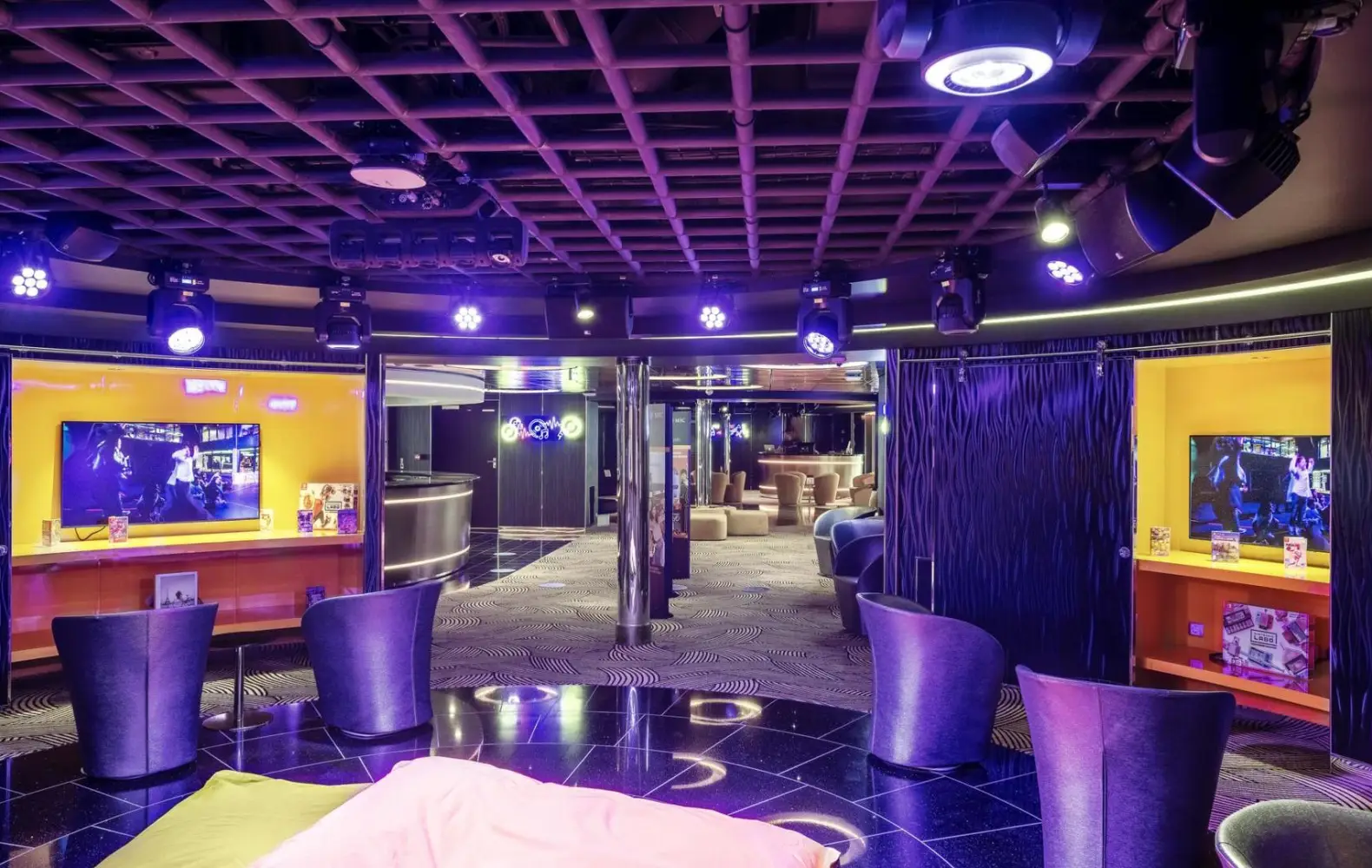 vi_18_teen-club-(1).jpg