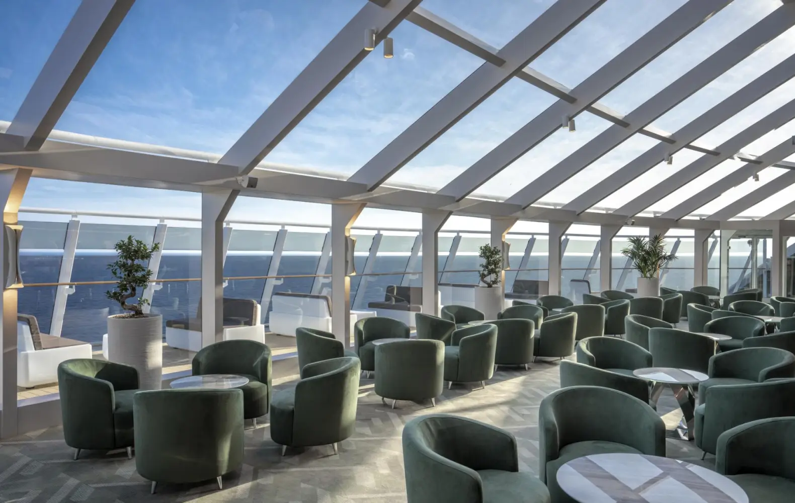 eu_19_top-sail-lounge-(4).jpg