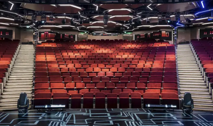 eu_06-07_world-theatre-(1).jpg