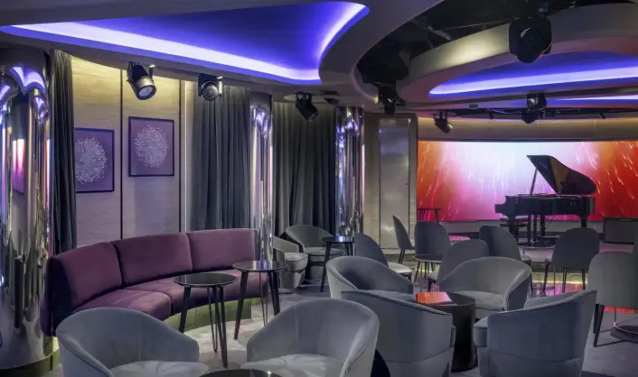 eu_07_tv-studio-and-bar-(1).jpg