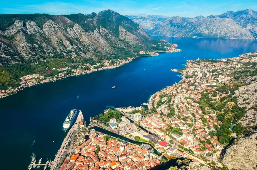 kotor_uns-coloured.jpg