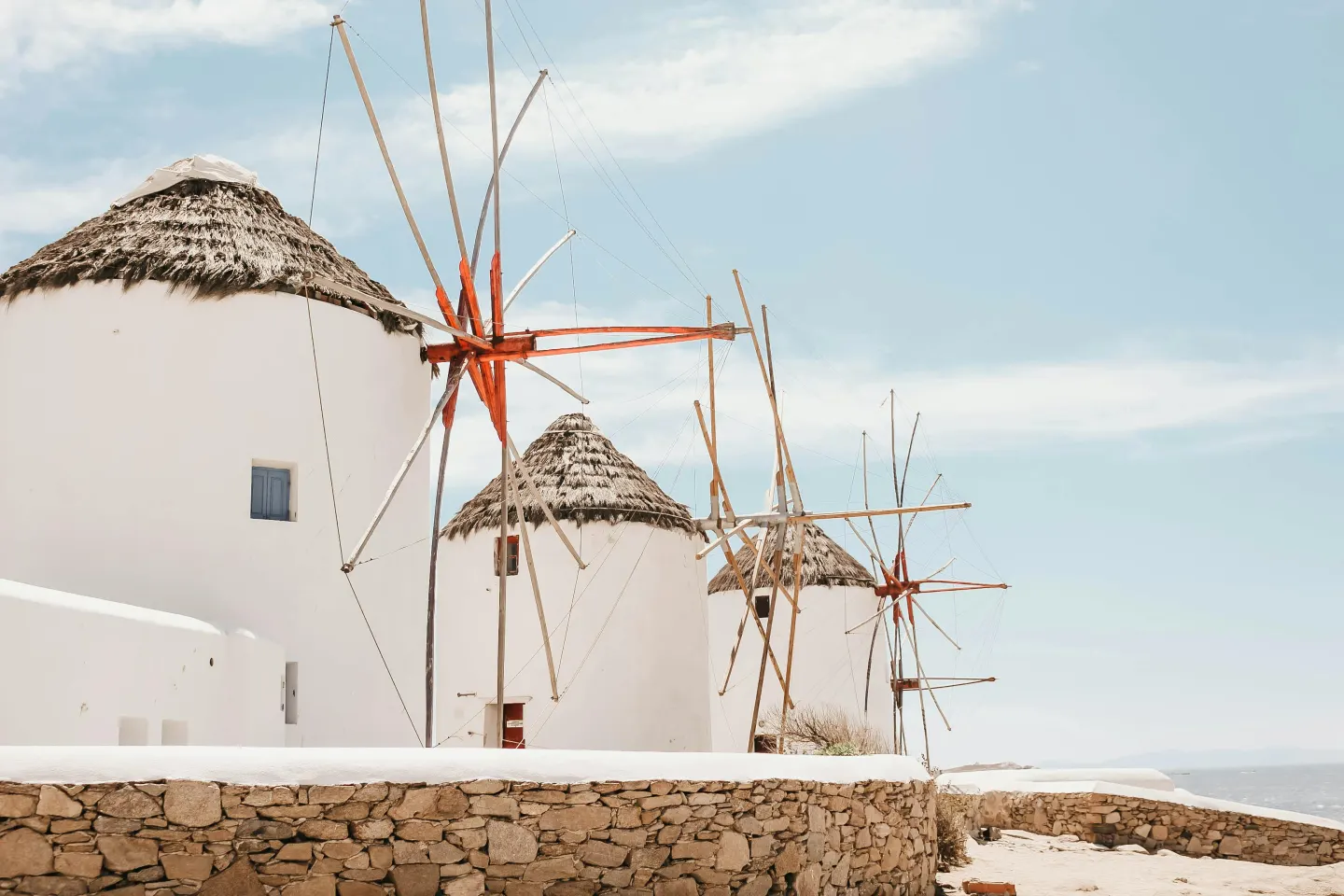 Autor/ka fotografie: Adrijana: https://www.pexels.com/cs-cz/foto/more-krajina-obloha-domy-2668461/;