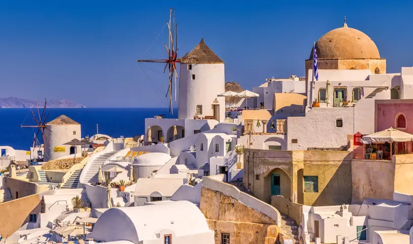 5 powodów, dla których warto wybrać się w tym roku na rejs na Santorini