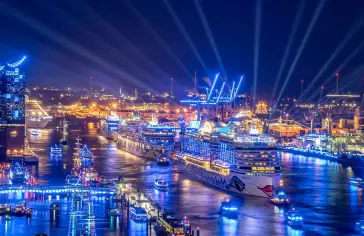hamburg-cruise-parade_web.jpg