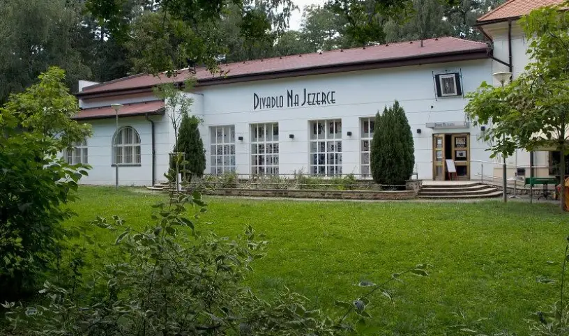 Divadlo na Jezerce