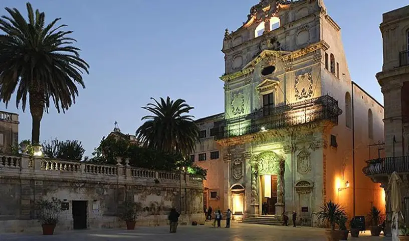 Nové přístavy Syracusy a Taranto