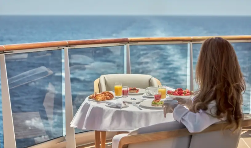 Riviera Tour nabízí první plavbu s dopravou a delegátem na Explora Journeys