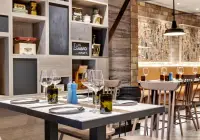gr_06_hola!-tapas-bar-(8).jpg